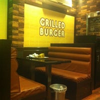 Photo taken at B1 Grilled Burger برجر مشوي by fkj03 파. on 3/14/2014