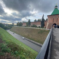 Photo taken at Пешеходный мост к Никольской башне by Alexandr B. on 8/23/2021