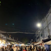 Photo taken at Chatuchak Wholesale Night Market (ตลาดนัดขายส่ง) by 🐻ㅇㅇRilakkuㅆa Q. on 4/5/2019