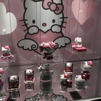 Photo taken at Hello Kitty World by 👸🏼gizem eryilmaz👸🏼 e. on 5/15/2015