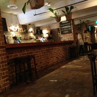 รูปภาพถ่ายที่ The Royal George โดย Steve H. เมื่อ 2/21/2013