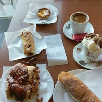 Foto tirada no(a) Calhau Padaria &amp;amp; Pastelaria por Nasko T. em 2/8/2019