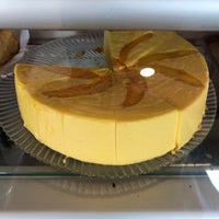 Foto tirada no(a) Calhau Padaria &amp;amp; Pastelaria por Nasko T. em 5/4/2019