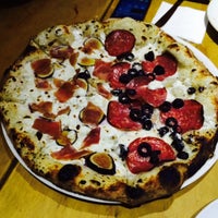 12/7/2014 tarihinde Clarissa S.ziyaretçi tarafından Rioni pizzería napolitana'de çekilen fotoğraf