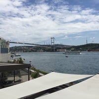 Das Foto wurde bei Cruise Lounge Bar at Radisson Blu Bosphorus Hotel von Özdemir A. am 6/1/2018 aufgenommen