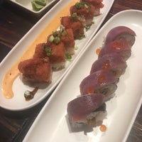 Foto diambil di Sushi Dan oleh Madison L. pada 9/4/2019
