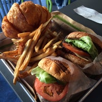 7/3/2015 tarihinde JennyJennyziyaretçi tarafından BurgerFi'de çekilen fotoğraf