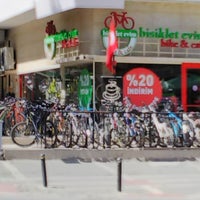 Das Foto wurde bei Bisiklet Evim Bike &amp;amp; Cafe von Sezgin D. am 8/19/2016 aufgenommen