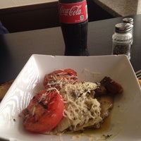 Das Foto wurde bei Eh! Restaurant von Mayra L. am 8/1/2014 aufgenommen