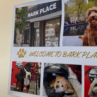รูปภาพถ่ายที่ Bark Place NYC on 1st โดย Paige C. เมื่อ 8/31/2022