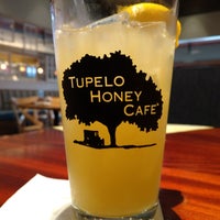 9/15/2016 tarihinde Noel L.ziyaretçi tarafından Tupelo Honey'de çekilen fotoğraf