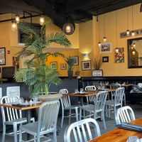 Foto diambil di Dark Horse Restaurant &amp;amp; Bar oleh Ollia R. pada 3/8/2022