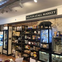 Foto tirada no(a) Fulton Stall Market por Mandar M. em 8/21/2018