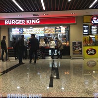 Photo taken at Burger King by Fırat Yaman ⚡️ Y. on 11/13/2017