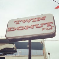 Foto scattata a Twin Donut da Judy S. il 5/8/2014