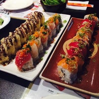 Das Foto wurde bei Sushi Kawa Sports Bar &amp;amp; Grill von Veronica am 4/19/2014 aufgenommen