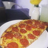 Foto tomada en Marye&amp;#39;s Gourmet Pizza Pub  por Anthony S. el 9/24/2015