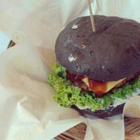Das Foto wurde bei Stacks Burger von yinsien n. am 8/26/2013 aufgenommen