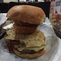 Снимок сделан в Pit&amp;#39;s Burger пользователем Marcos M H. 12/2/2016