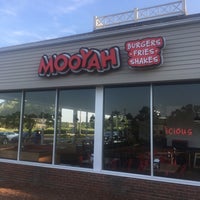 Photo taken at MOOYAH Burgers, Fries &amp;amp; Shakes by Matt W. on 8/6/2021
