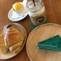 Foto diambil di ETC. Cafe - Eatery Trendy Chill oleh inkky pada 3/18/2017