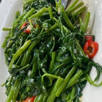 Photo taken at Tian Lai Seafood Garden 天来海鲜园 by Riann G. on 10/10/2023