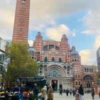 Photo taken at Westminster Cathedral Piazza by Riann G. on 11/11/2022