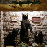 Foto tirada no(a) Three Bear Lodge por Melody L H. em 6/25/2016