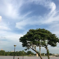 Photo taken at Taman Jurong Bicycle Path by Ibnu Tahir on 6/22/2018