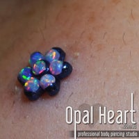 Foto tomada en Opal Heart - Professional Body Piercing  por Opal Heart - Professional Body Piercing el 2/12/2014