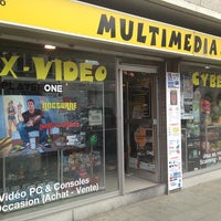 Foto tirada no(a) Multimedia Shop por Multimedia Shop em 2/12/2014