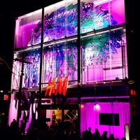 H M Entertainment District 1383 9