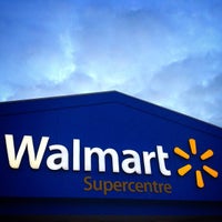 รูปภาพถ่ายที่ Walmart Supercentre โดย aneel . เมื่อ 10/15/2012