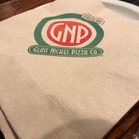 2/17/2018 tarihinde James T.ziyaretçi tarafından Glass Nickel Pizza'de çekilen fotoğraf