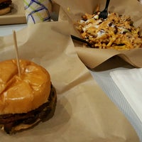 1/15/2017에 Josh K.님이 Juicy Burgers &amp;amp; Dogs에서 찍은 사진
