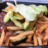 1/15/2022 tarihinde Longziyaretçi tarafından MOOYAH Burgers, Fries &amp;amp; Shakes'de çekilen fotoğraf