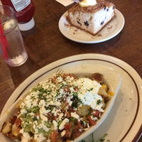 Photo taken at Hobee&amp;#39;s Restaurant by Long on 2/1/2018