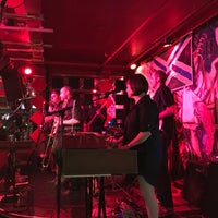 Foto tirada no(a) Analog Cafe &amp;amp; Little Theater por Eli T. em 6/4/2017
