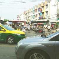 Photo taken at ตลาดบดินทร์เดชา by Mag on 10/16/2012