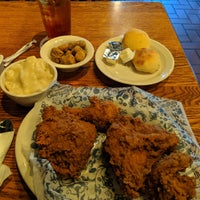 Photo taken at Cracker Barrel Old Country Store by Paul / Pablo on 5/25/2019