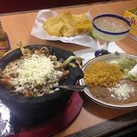 Das Foto wurde bei La Fiesta Mexican Restaurant von Matt H. am 5/1/2013 aufgenommen