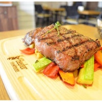 Foto tirada no(a) Beefer Steakhouse por Gökhan em 7/17/2014