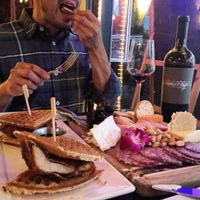 8/1/2015 tarihinde Mo S.ziyaretçi tarafından Wine &amp;amp; Waffles'de çekilen fotoğraf