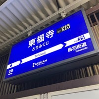 Photo taken at Keihan Tofukuji Station (KH36) by chocolatechoko c. on 10/20/2023