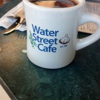 Foto tirada no(a) Water Street Cafe por Kathleen B. em 10/21/2012