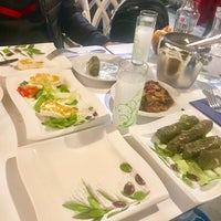 รูปภาพถ่ายที่ Kilikya Turkish Cuisine โดย Özden เมื่อ 3/30/2019