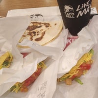 Photo taken at Taco Bell by V .. on 7/18/2019