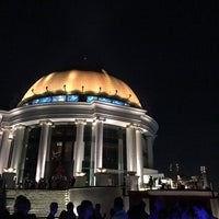 Photo taken at The Dome At State Tower by SiRiNaT on 4/1/2017
