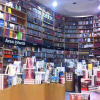 Photo taken at Librería Porrúa by Bren S. on 7/1/2014