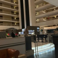 Снимок сделан в Renaissance Concourse Atlanta Airport Hotel пользователем T A. 12/12/2023